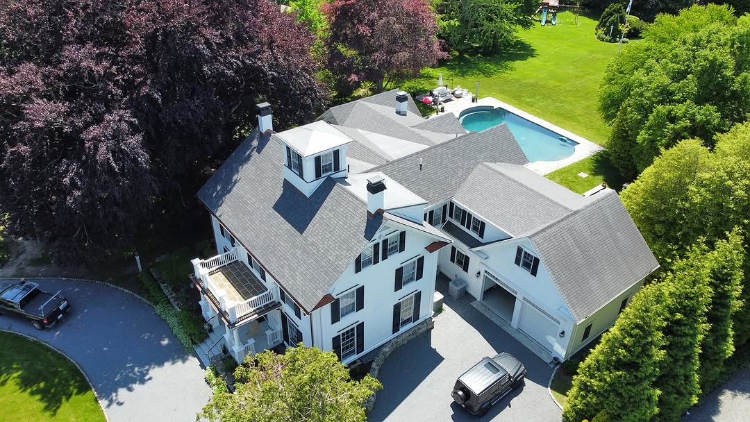 Professional roofing contractor Massachusetts