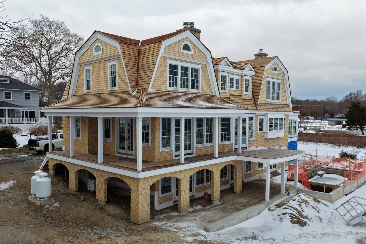White cedar siding weaved corners