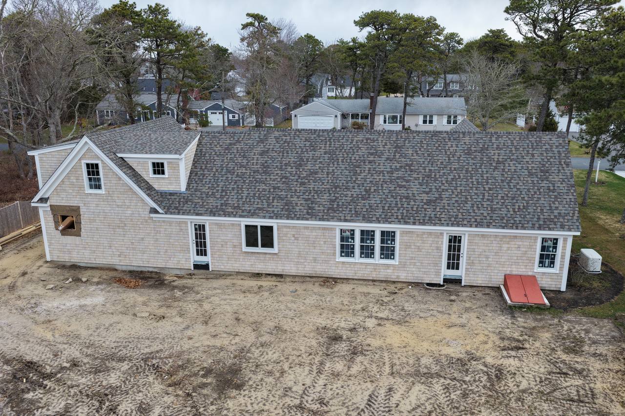 Asphalt roof edge and fascia