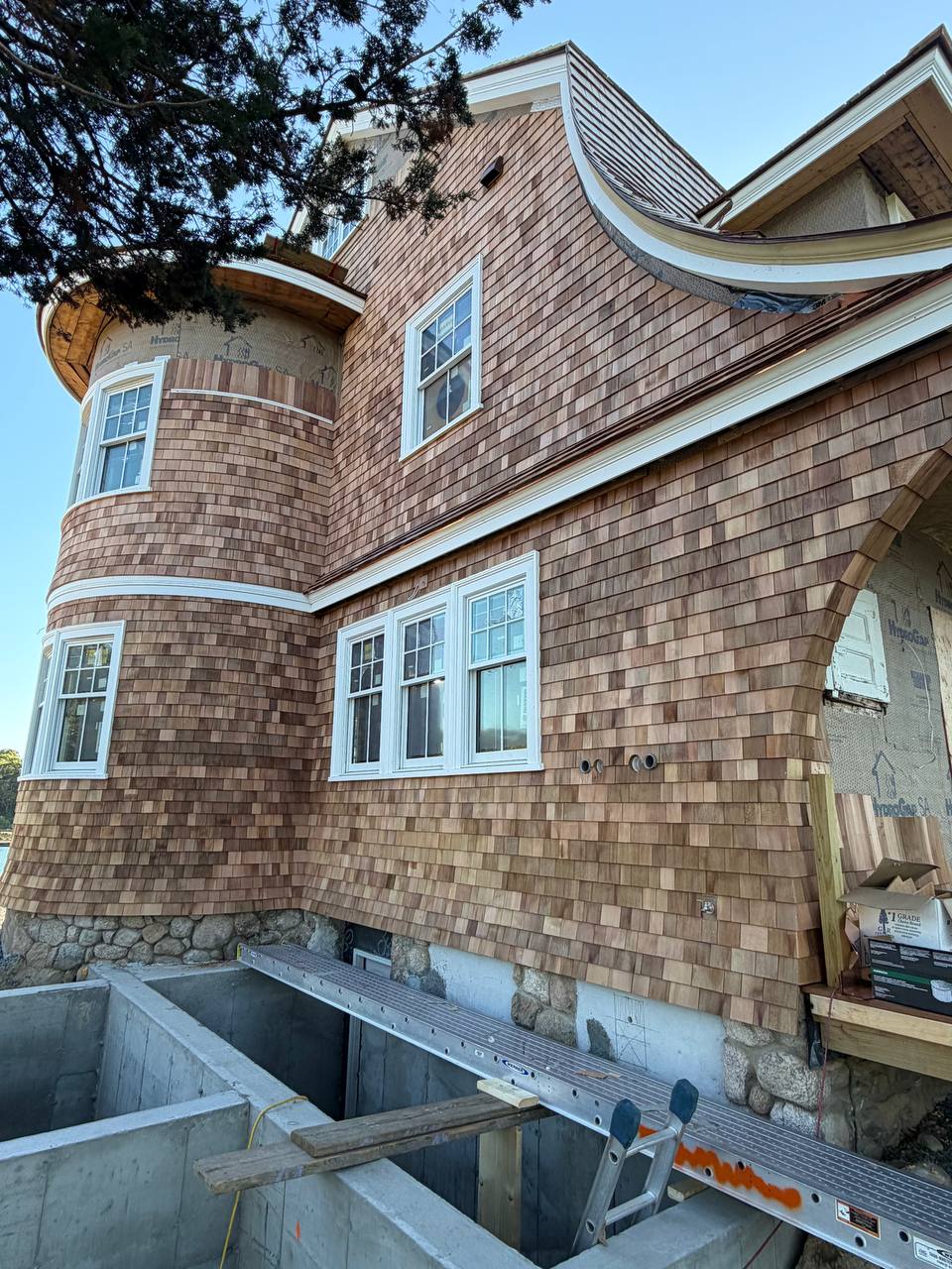 Curved eaves